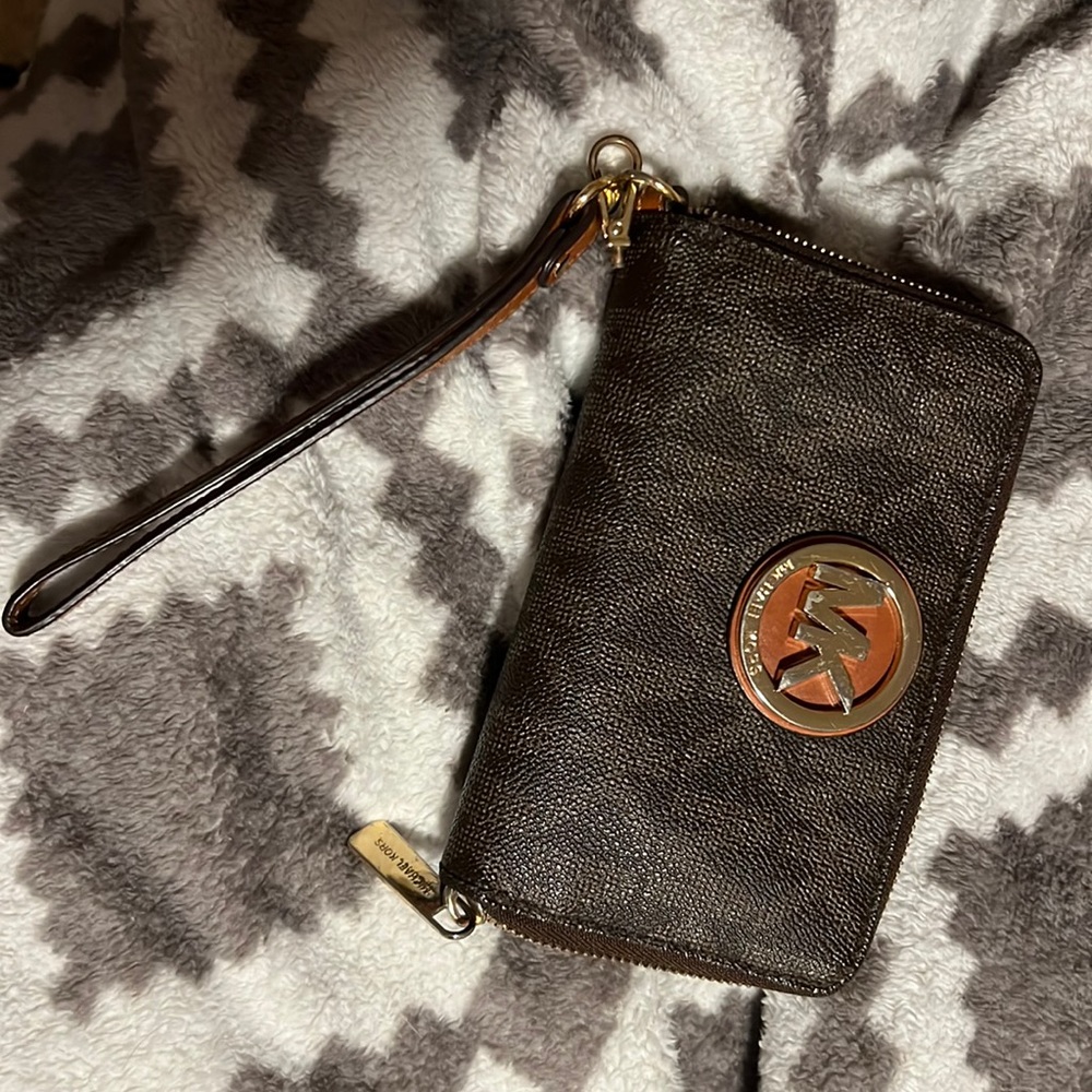 Michael Kors wristlet